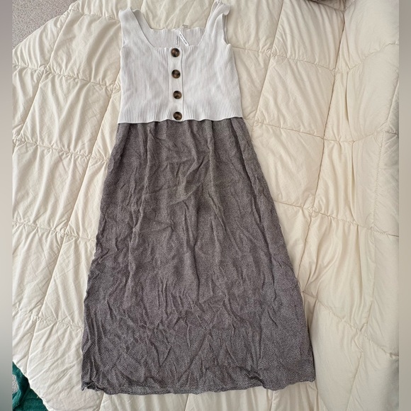 Seraphine Maternity Nursing dress cream and olive dots - Picture 1 of 6